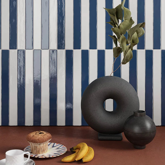 Rivestimento ceramico pasta bianca Linea Ghiaccio e Linea Prussia 5x50 Eccentrico, effetto mattoncino lucido.