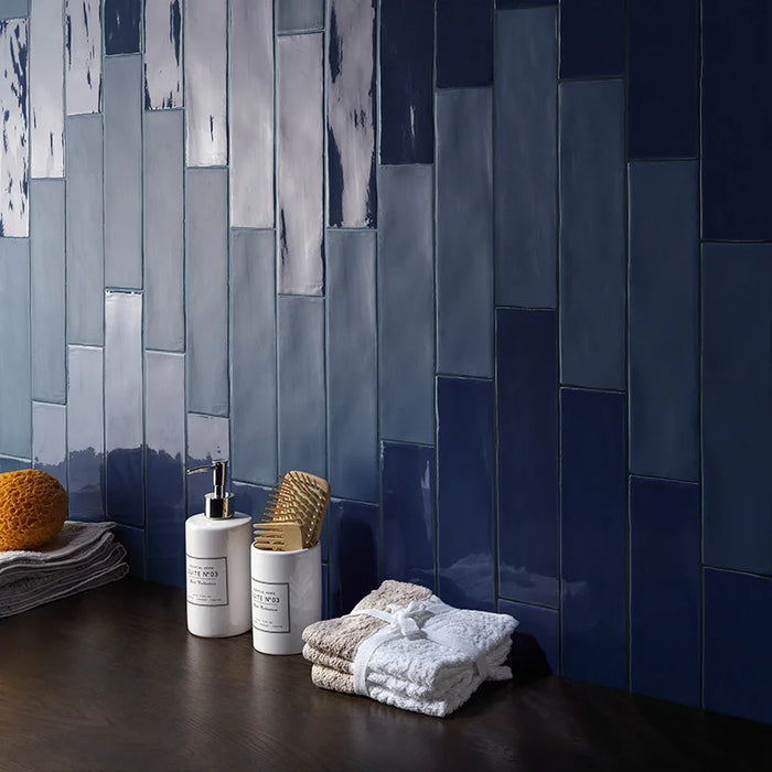 Bagno rivestimento ceramico pasta bianca Linea Prussia lux e Prussia Matt 7.5x30 Eccentrico, effetto mattoncino