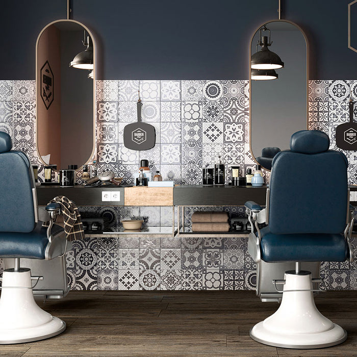 Barber Shop con rivestimento in gres porcellanato stile maiolica vietrese, collezione Maioliche di ceramiche Valsecchia colore mix black & white 15x15 