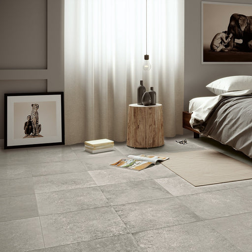 Camera da letto con pavimento in gres porcellanato effetto cemento. colleizone materia di herberia ceramica colore grigio. formato 60x60 rettificato