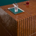Dettaglio rivestimento cucina in gres porcellanato serie Milano70 di 41zero42, effetto mattoncino lucido, formato 4x31 cm, Colore Cognac