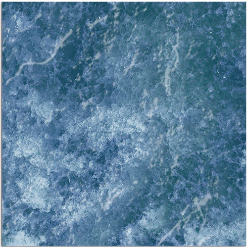 Dettaglio piastrella per pavimento e rivestimento in gres porcellanato effetto pietra spaziale. Collezione Swimming Planet di Ceramica Valsecchia, formato 15x15, Neptune Blue