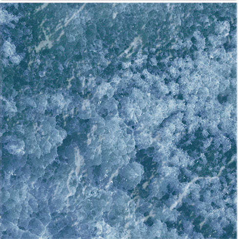 Dettaglio piastrella per pavimento e rivestimento in gres porcellanato effetto pietra spaziale. Collezione Swimming Planet di Ceramica Valsecchia, formato 15x15, Neptune Blue