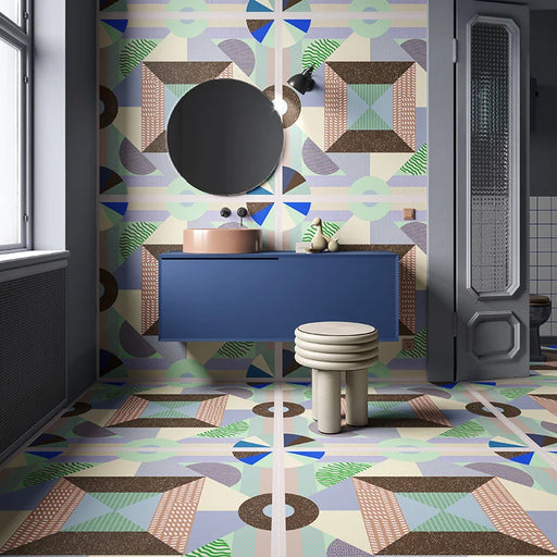 Bagno moderno con pavimento e rivestimenti in gres porcellanato effetto cementina pop art, formato 120x120 cm, colore azzurro e beige, One Decoro 05 di 41zero42