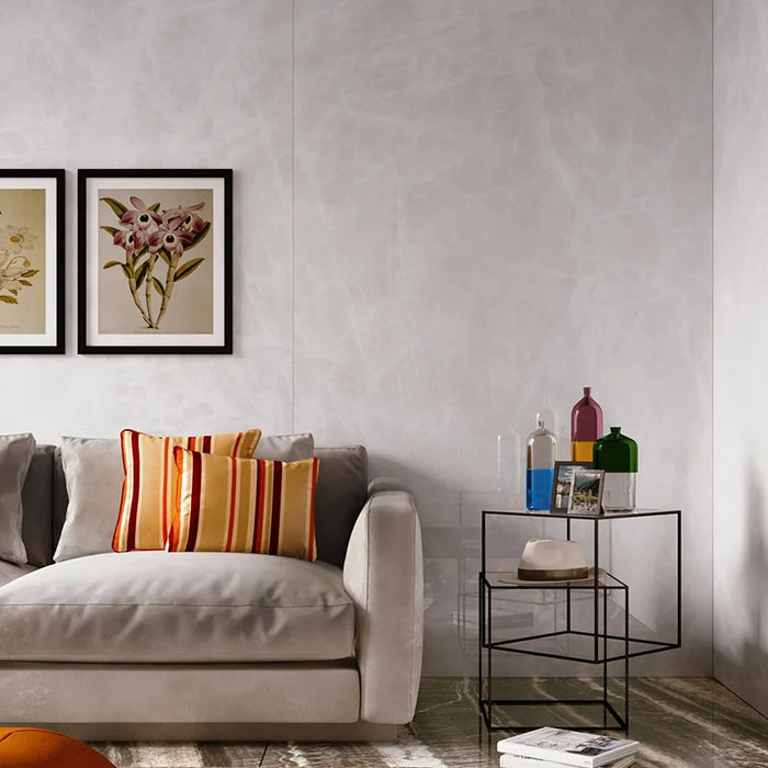 Dettaglio piastrella in gres porcellanato effetto onice lucido 90x180 cm della collezione Onici di Casalgrande Padana, colore Ghiaccio