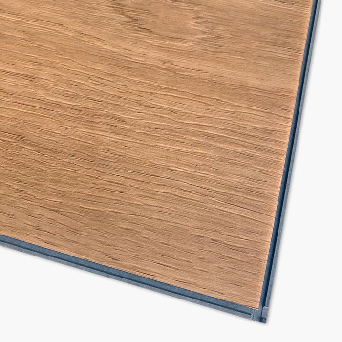 Dettaglio superficie CoverUpp SPC Miele 18x122, dettagli delle venature effetto legno in alta definizione