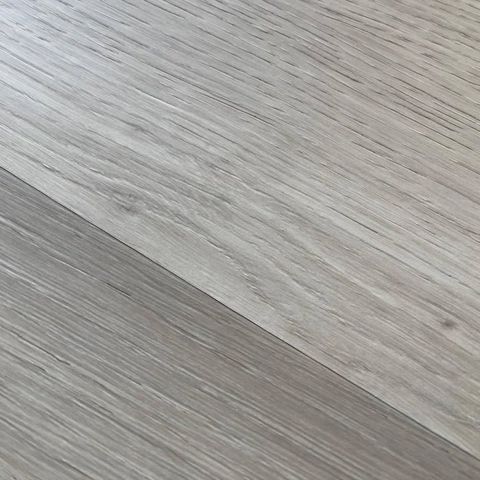 Dettaglio superficie CoverUpp SPC Perla 18x122, dettagli delle venature effetto legno in alta definizione