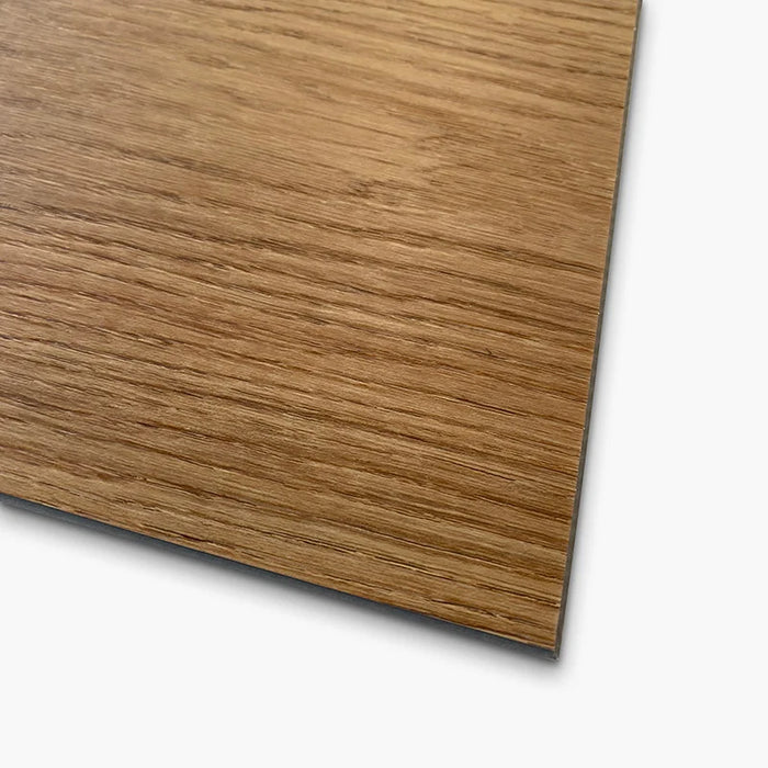 Dettaglio tappeto integrato pavimento SPC CoverUpp rovere