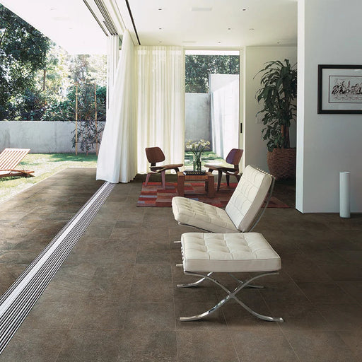 Dettaglio piastrella in gres porcellanato effetto pietra opaco 30x30 cm della collezione Pietre di Sardegna di Casalgrande Padana, colore Cala Luna