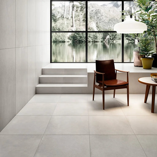 Dettaglio piastrella in gres porcellanato effetto cemento nuvolato della collezione R-Evolution di Casalgrande, formato 60x60 cm, colore Total White