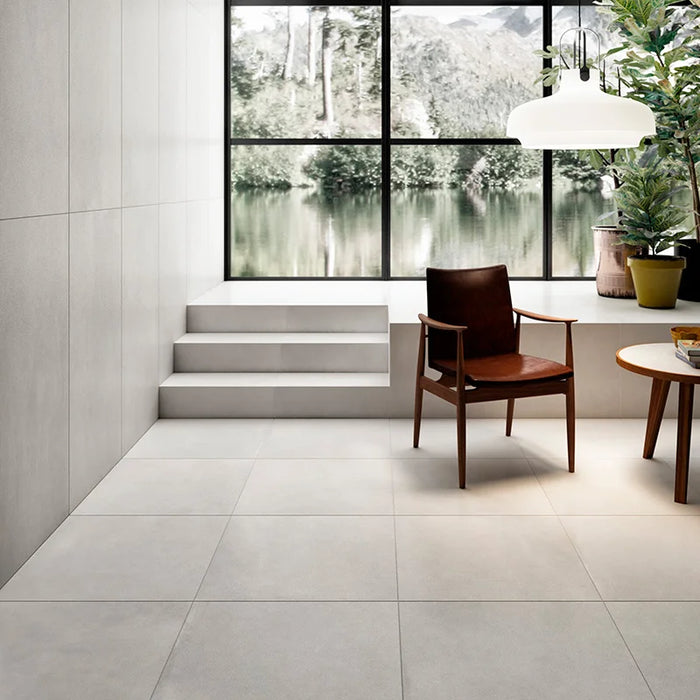 Dettaglio piastrella in gres porcellanato effetto cemento nuvolato della collezione R-Evolution di Casalgrande, formato 60x60 cm, colore Total White