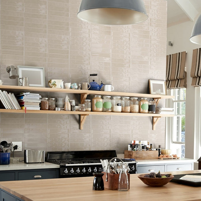 Rivestimento cucina country con piastrelle mattoncino Tortora lucide. collezione grace di self style by keradom