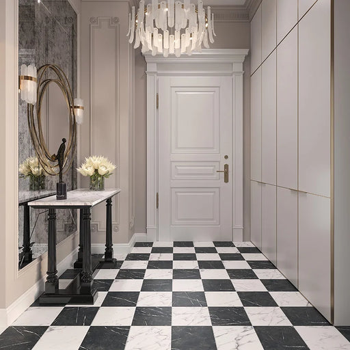 Dettaglio piastrella in gres porcellanato effetto marmo della collezione Dama di Self Style by keradom, formato 25x25, colore Bianco Carrara