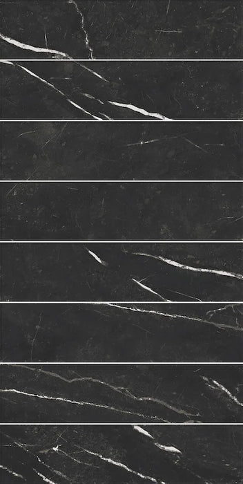Dettaglio piastrella in gres porcellanato effetto marmo della collezione Dama di Self Style by keradom, formato 6x25, colore Nero Marquinia