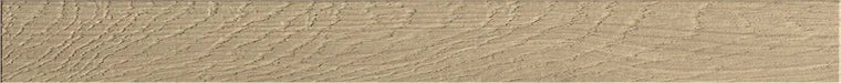 Dettaglio piastrella in gres porcellanato effetto legno della collezione Legnetto38 di Self Style by keradom, formato 3.8x38, colore Miele