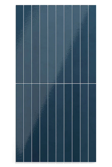 Dettaglio piastrella in gres porcellanato effetto mattoncino della collezione Twiggy di Self Style by keradom, formato 3.8x38, colore Blu Petrolio