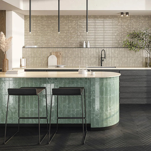 Dettaglio piastrella con colori pastello, collezione Costa Rei di Self Style by Keradom formato mattoncino colore Smeraldo 6x25