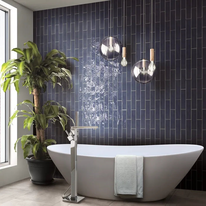 Bagno moderno con rivestimento in ceramica effetto mattoncino Lucido 7,6x30,5 cm della collezione Karma, colore Blu di Ceramica Settecento