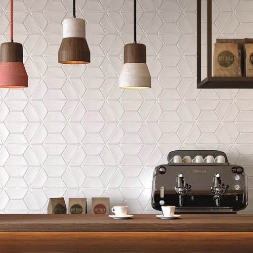 Dettaglio piastrella per rivestimento in ceramica formato esagonale opaco 15,6x18 cm della collezione Magnolia, colore Matt White di Ceramica Settecento