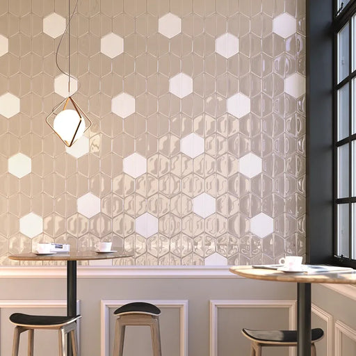 Dettaglio piastrella per rivestimento in ceramica formato esagonale opaco 15,6x18 cm della collezione Magnolia, colore Caramel di Ceramica Settecento