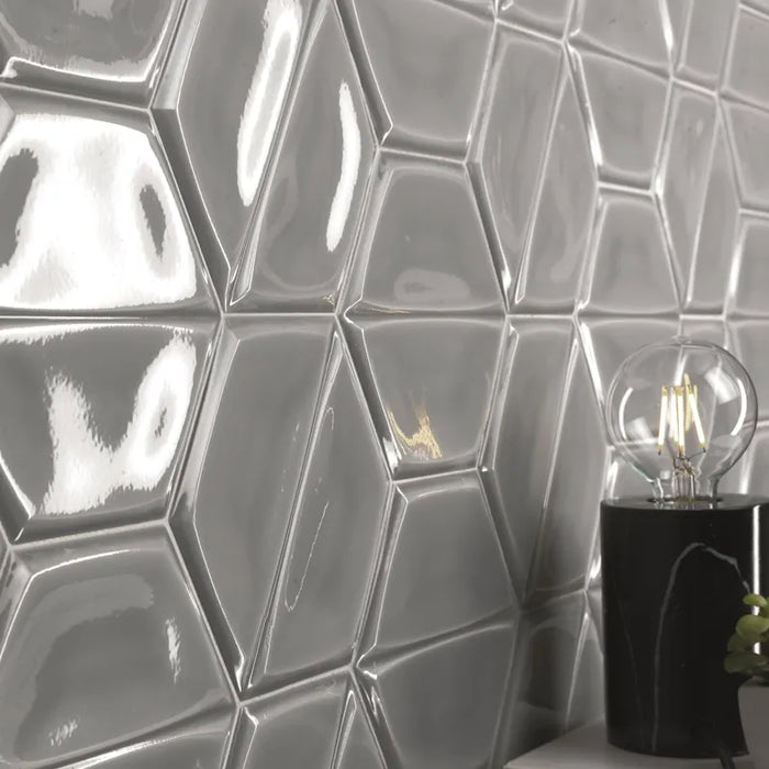 Dettaglio piastrella per rivestimento in ceramica formato esagonale opaco 15,6x18 cm della collezione Magnolia, colore Smoke di Ceramica Settecento