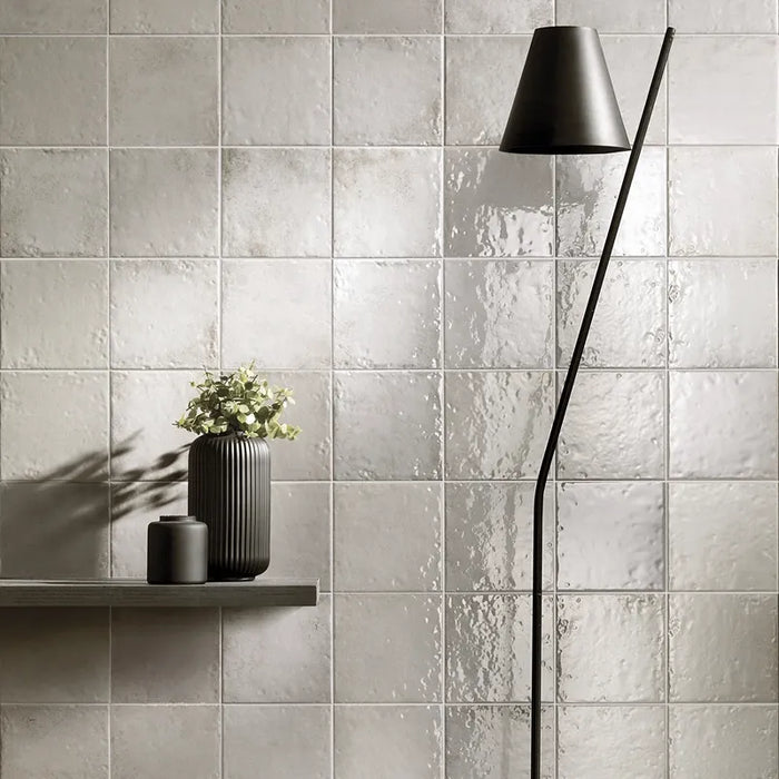 Dettaglio piastrella per rivestimento in gres porcellanato effetto mattoncino lucido Square 16,5x16,5 cm della collezione Oxida, colore Clay di Ceramica Settecento