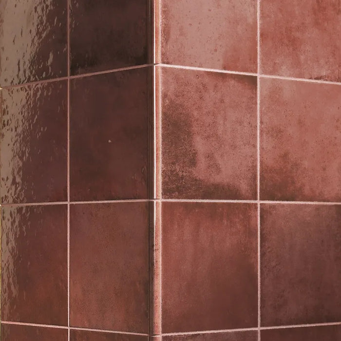 Dettaglio piastrella per rivestimento in gres porcellanato effetto mattoncino lucido Square 16,5x16,5 cm della collezione Oxida, colore Red di Ceramica Settecento