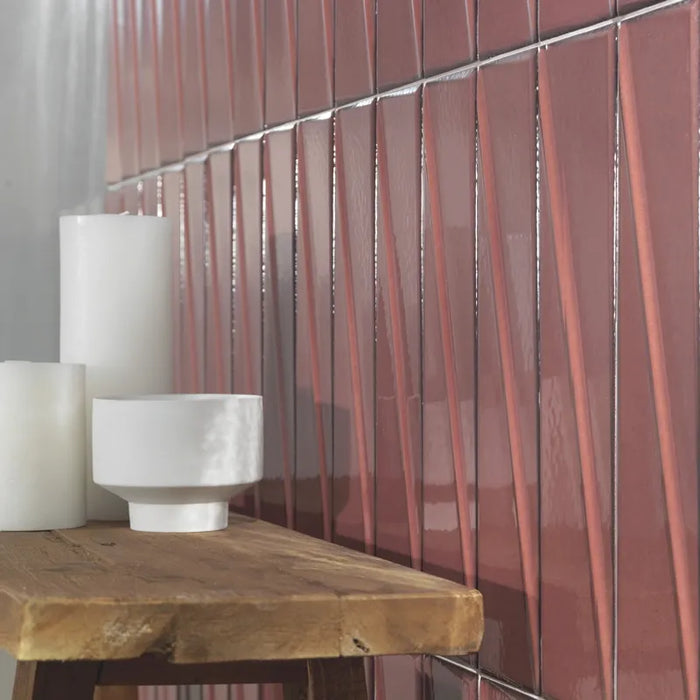 Dettaglio piastrella per rivestimento in ceramica effetto mattoncino Lucido 7,6x30,5 cm della collezione Pulse, colore Ruby di Ceramica Settecento