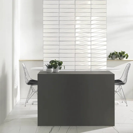 Ufficio con rivestimento in ceramica effetto mattoncino Lucido 7,6x30,5 cm della collezione Pulse, colore Ice di Ceramica Settecento