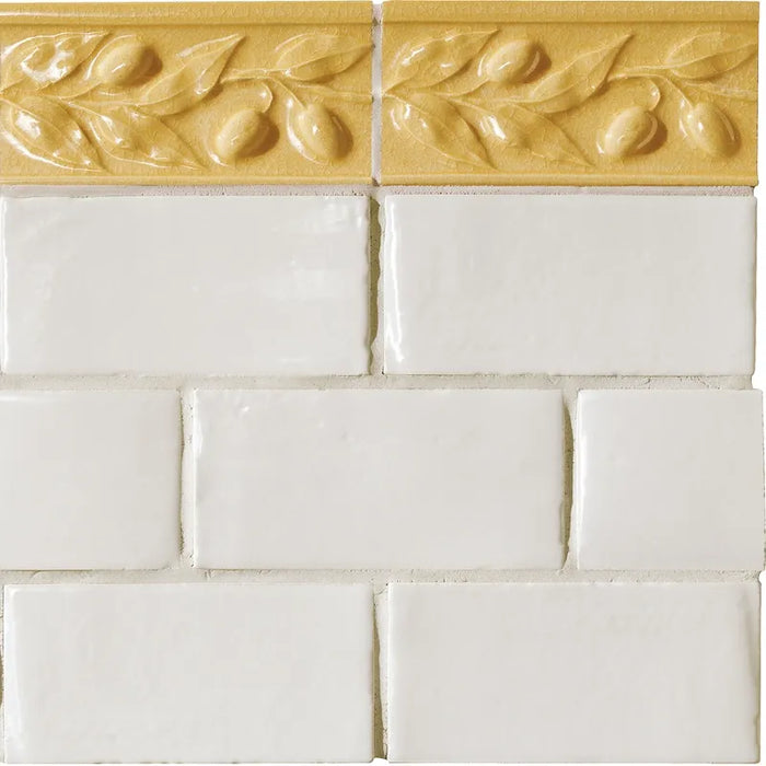 Dettaglio piastrella per rivestimento in ceramica Craquelé effetto fatto a mano lucido 7,5x15 cm effetto mattoncino della collezione The Traditional Style, colore Pure White di Ceramica Settecento