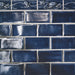 Dettaglio piastrella per rivestimento in ceramica Craquelé effetto fatto a mano lucido 7,5x15 cm effetto mattoncino della collezione The Traditional Style, colore Blue Navy di Ceramica Settecento