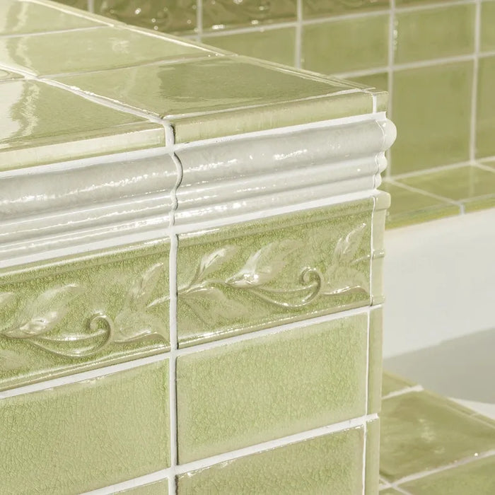 Dettaglio bagno con rivestimento in ceramica Craquelé effetto fatto a mano lucido 7,5x15 cm effetto mattoncino della collezione The Traditional Style, colore Hay di Ceramica Settecento