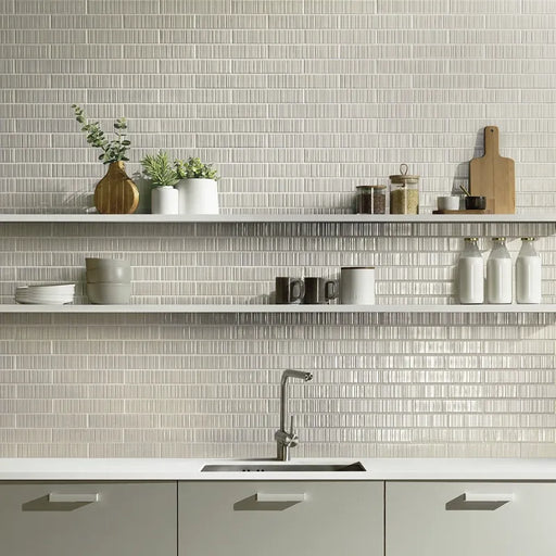 Cucina con rivestimento in gres porcellanato effetto mattoncino Lucido 4,5x23 cm della collezione Vibrant, colore Beige di Ceramica Settecento