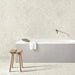 Bagno moderno con rivestimento formato 60x120 Solo White in gres porcellanato effetto pietra bianca, ideale per interni moderni. Collezione Solo di 41zero42, stile contemporaneo e minimale