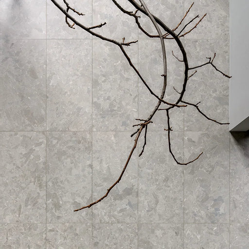 Pavimento esterno grande formato 40x80 Solo Grey in gres porcellanato effetto pietra Grigio, ideale per esterni moderni. Collezione Solo di 41zero42, stile contemporaneo e minimale