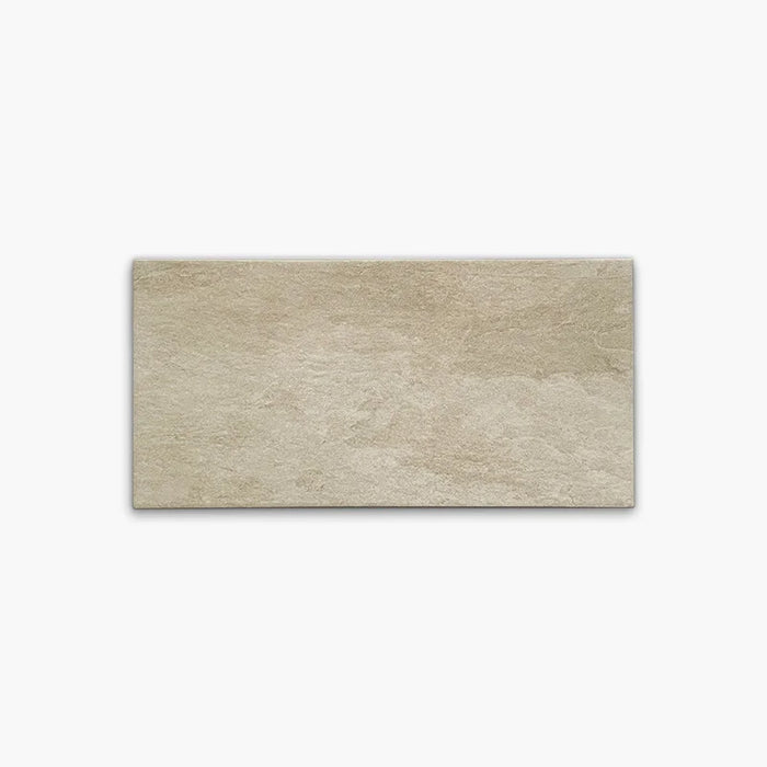 Piastrelle per esterno in gres porcellanato antiscivolo scontate. Colore Beige 21x43 R11