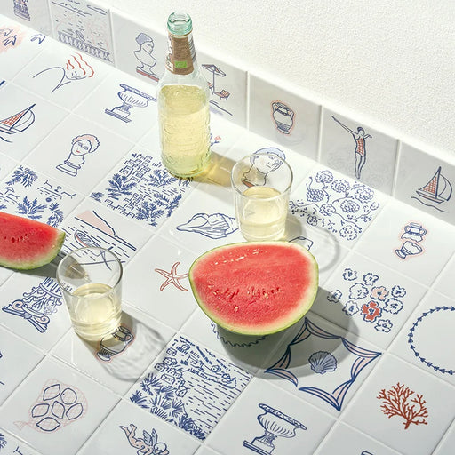 Piastrelle lucide in gres decorate con disegni colorati ispirati alla Costiera Amalfitana, formato 10x10 cm, collezione Stories di 41zero42, colore Costiera Lux