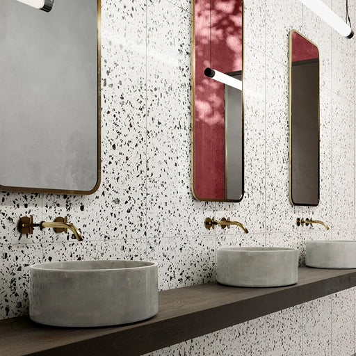 bagno moderno con rivestimento gres effetto marmetta levigato Terrazzotech Bianco 60x120 Casalgrande.