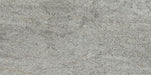 Dettaglio Piastrella per esterno in gres porcellanato antiscivolo serie Eterna di Idea Ceramica, colore Grigio 30x60