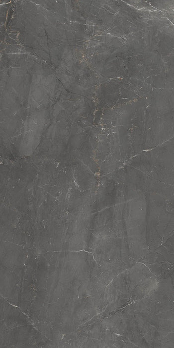 Dettaglio Piastrella da pavimento e rivestimento in gres porcellanato effetto marmo lucido serie Marmi pregiati di Herberia Ceramiche, colore Soveraia Grey formato 60x120 2