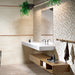 Ambientazione bagno beige con rivestimento a aprete effetto mosaico della serie orione prodotto da ceramiche herberia. 