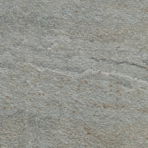 Dettaglio piastrella in gres porcellanato effetto pietra. Serie Pietre Alpine di Savoia Italia, colore Barge Grigio GRIP formato 21.6X21.6. Pavimento per esterno antiscivolo