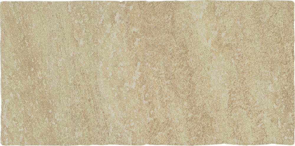 Dettaglio piastrella in gres porcellanato effetto pietre. Serie Pietre da Esterno di Savoia Italia, colore QUARZI BEIGE GRIP formato 21.6X43.5 Pavimento per esterno 5