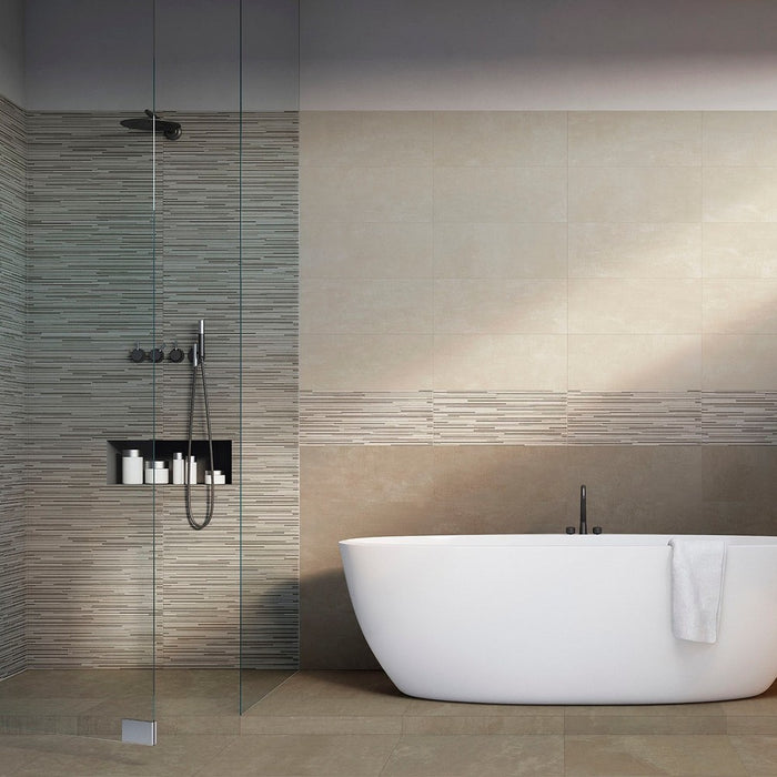 Ambientazione bagno con rivestimento in ceramica effetto cemento, serie mood di savoia italia