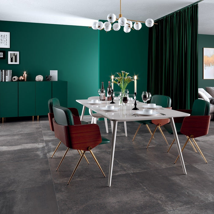 Soggiorno Moderno con pavimento in gres porcellanato effetto metallo nero. Collezione Oxid di Herberia Ceramiche colore Carbon